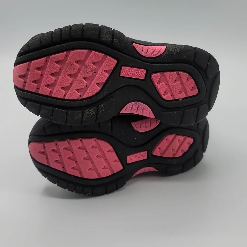 Khombu girls boots size 8 color black and pink